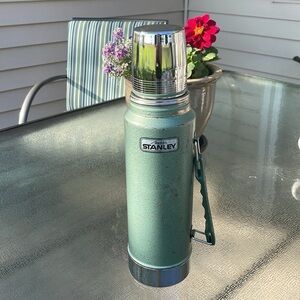 Vintage Stanley Aladdin thermos. Green with handle. Chrome lid and base. Quart